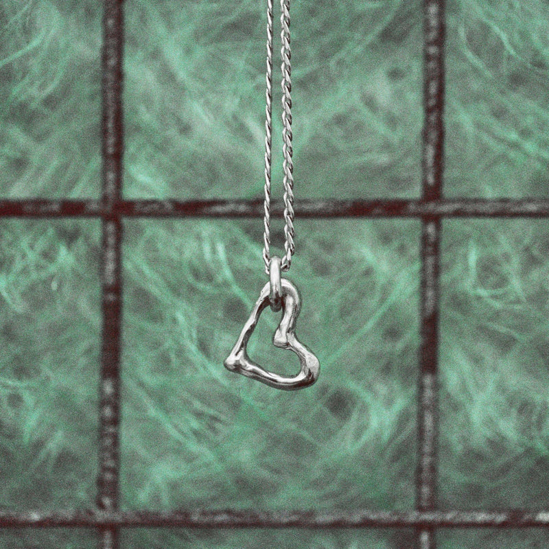 MELTED HEART PENDANT LANKY